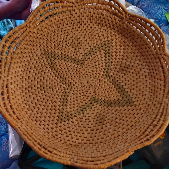 Handmade large vintage basket with beautiful design - Picture 2 of 2
